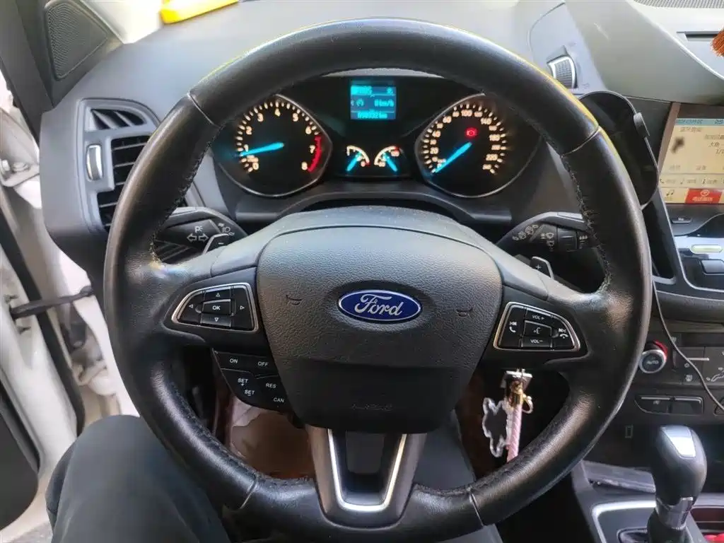 Kuga EcoBoost 180 2 WD Platinum Wing