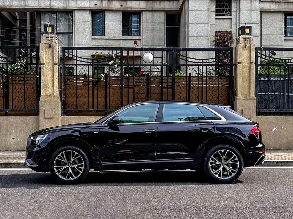 Audi Q8 55 TFSI Luxury Dynamic