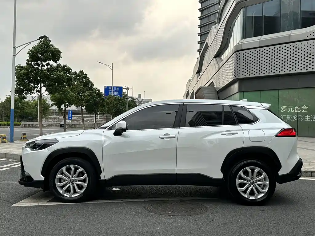 Frontlander 2.0 L CVT Leading