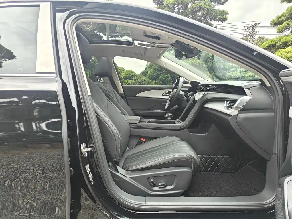 Hongqi H5 2.0 T Auto Flagship Smooth