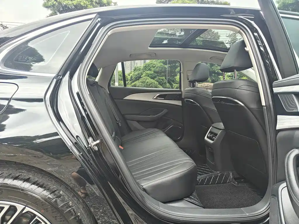 Hongqi H5 2.0 T Auto Flagship Smooth