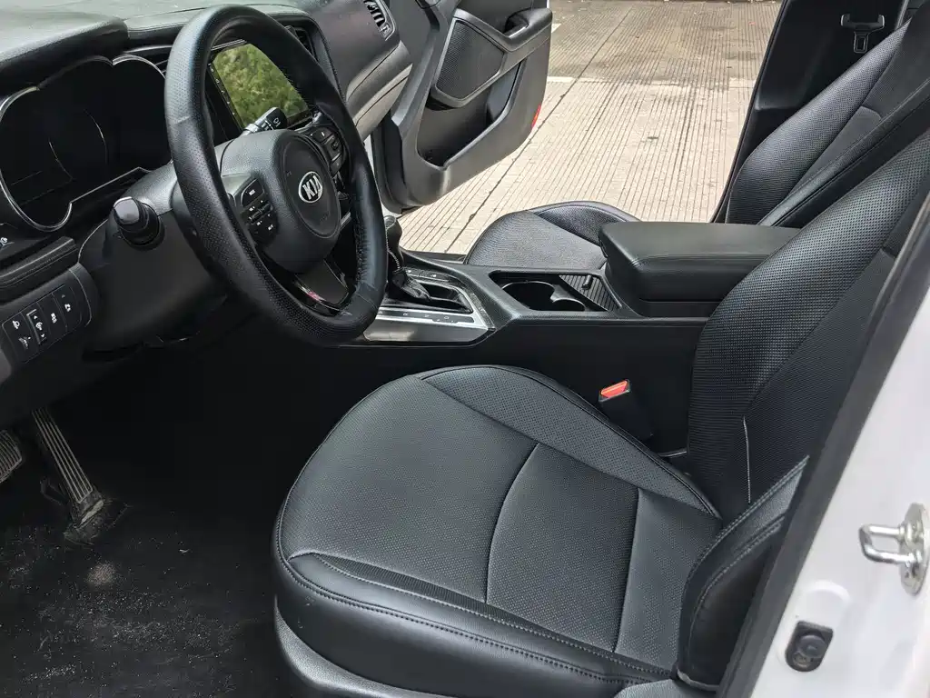 Kia K5 2.0 L Auto Luxury