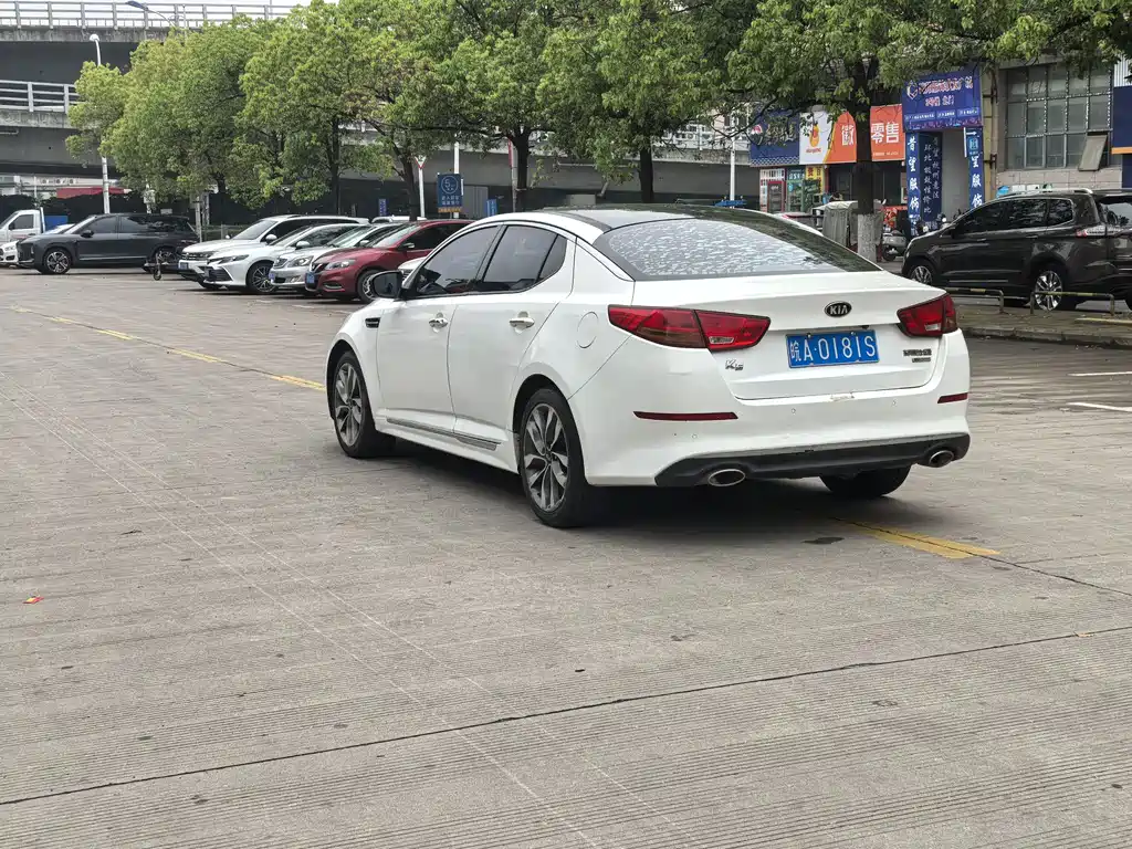 Kia K5 2.0 L Auto Luxury
