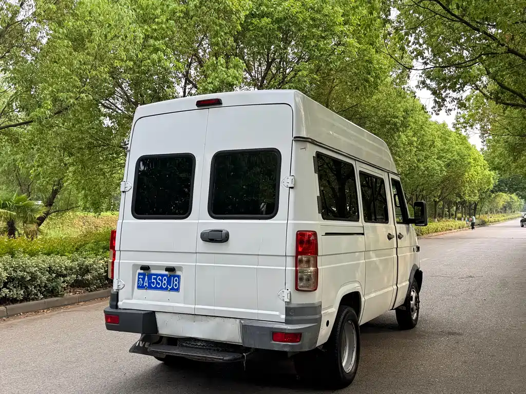 Iveco Deyi 2.5 T A35 Bus 5-7-seat47 Z5