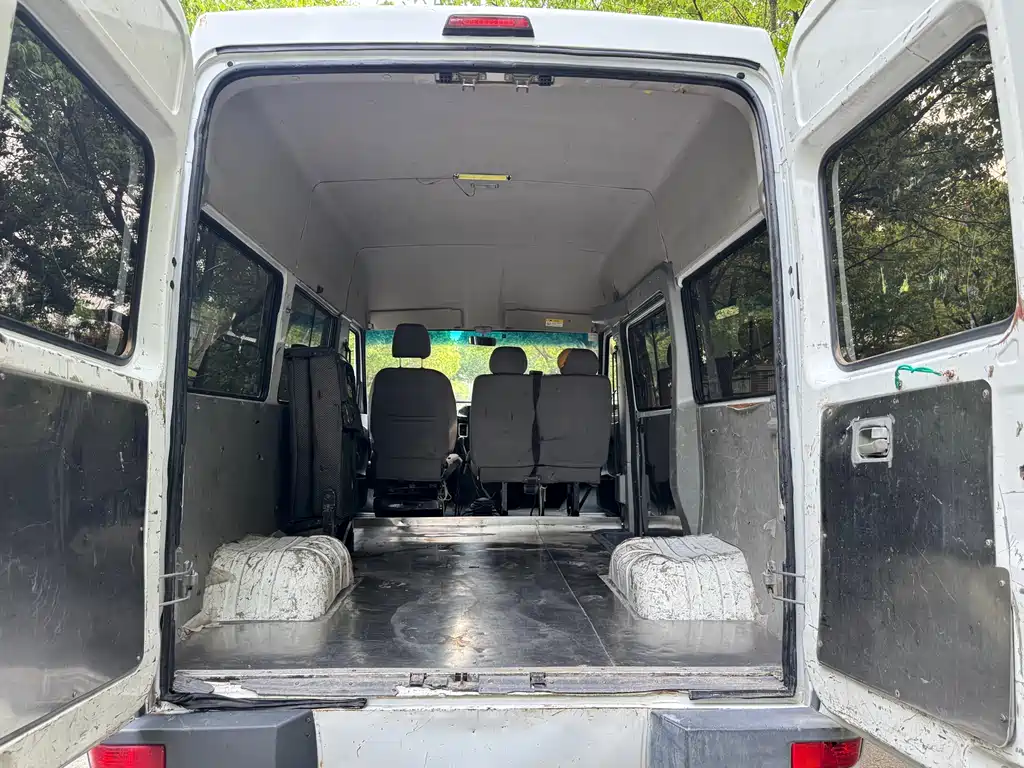 Iveco Deyi 2.5 T A35 Bus 5-7-seat47 Z5