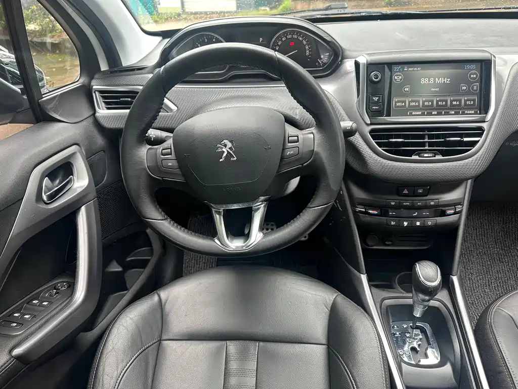 Peugeot 2008 2014 1.6 L Auto Navigator