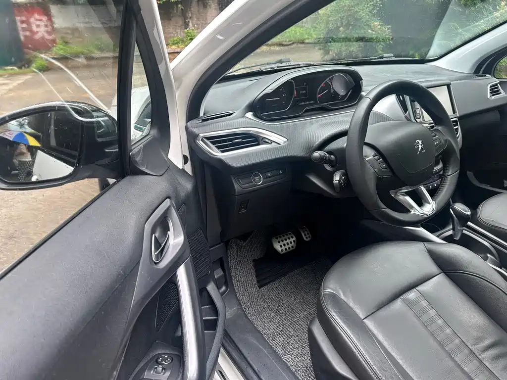 Peugeot 2008 2014 1.6 L Auto Navigator