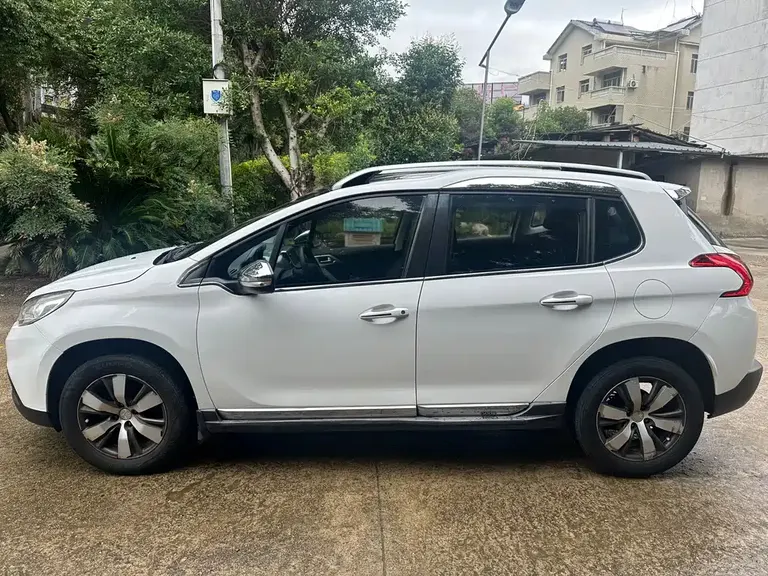 Peugeot 2008 2014 1.6 L Auto Navigator