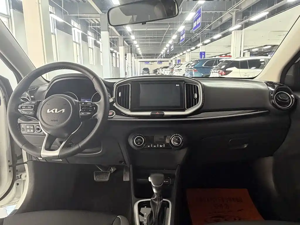 Stonic 1.4 L CVT Fun Enjoyment Sunroof