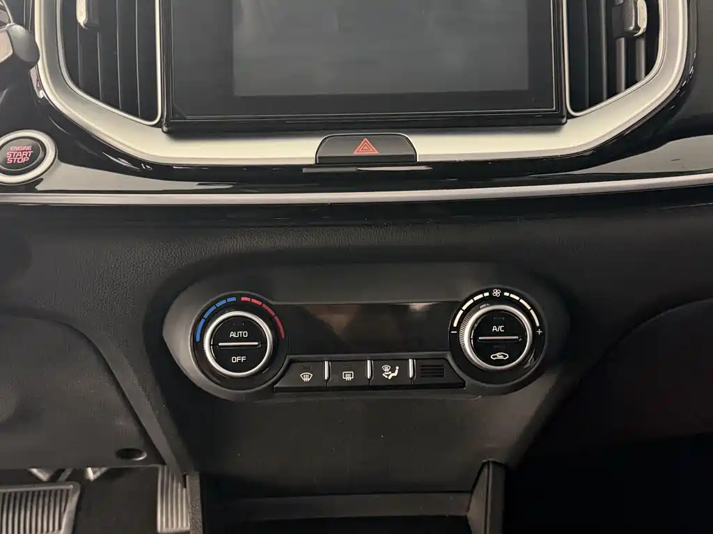 Stonic 1.4 L CVT Fun Enjoyment Sunroof