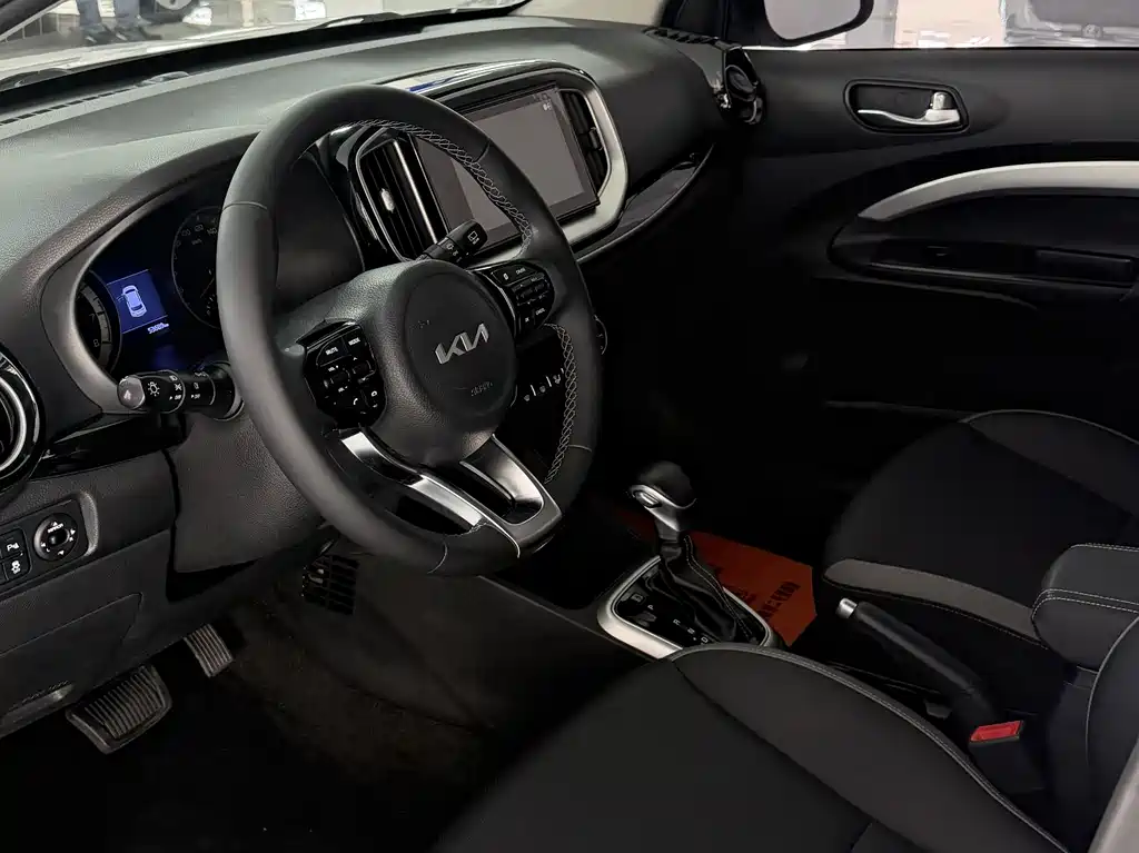 Stonic 1.4 L CVT Fun Enjoyment Sunroof