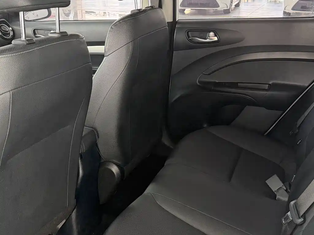 Stonic 1.4 L CVT Fun Enjoyment Sunroof