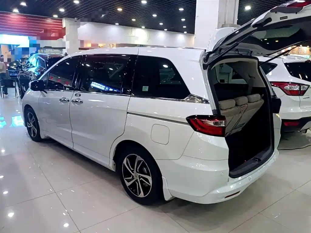 Odyssey 2.4 L Luxury