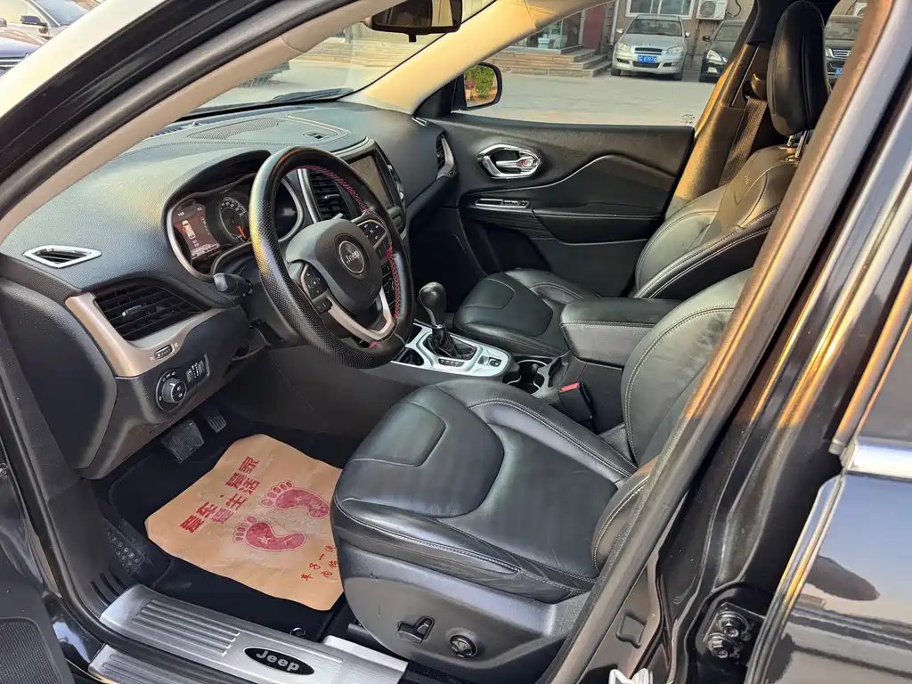 Cherokee 2.0 L Superior
