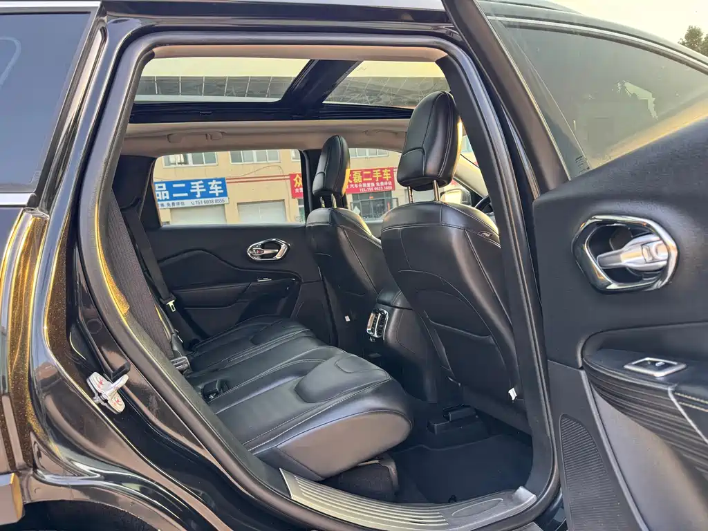Cherokee 2.0 L Superior
