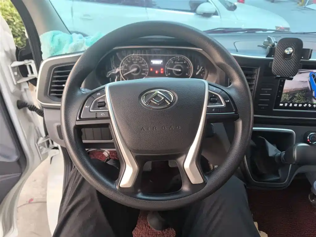 Xintu V80 新途V80 2024款 傲运通超值版 6 MT 长轴超低顶127 Ps 6/7/8/9座