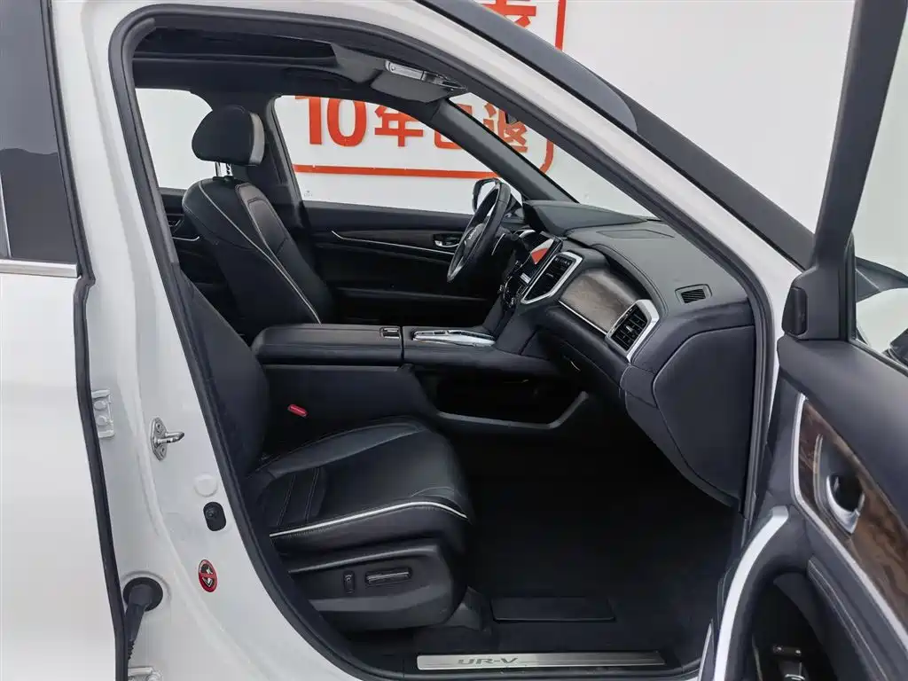 Honda UR-V 370 TURBO 2 WD Distinguished CN-V