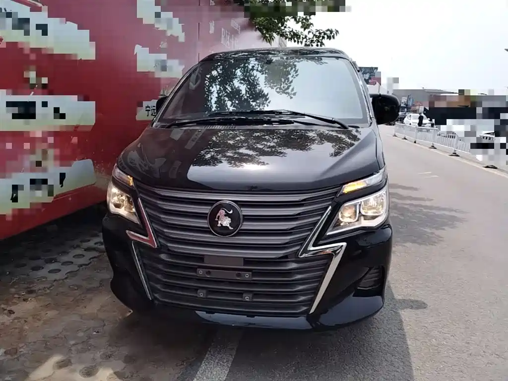Lingzhi M5 L 1.6 L Basic 7-seat