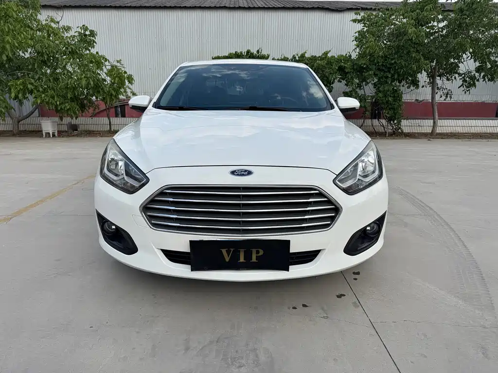 Escort 1.5 L Manual Comfort