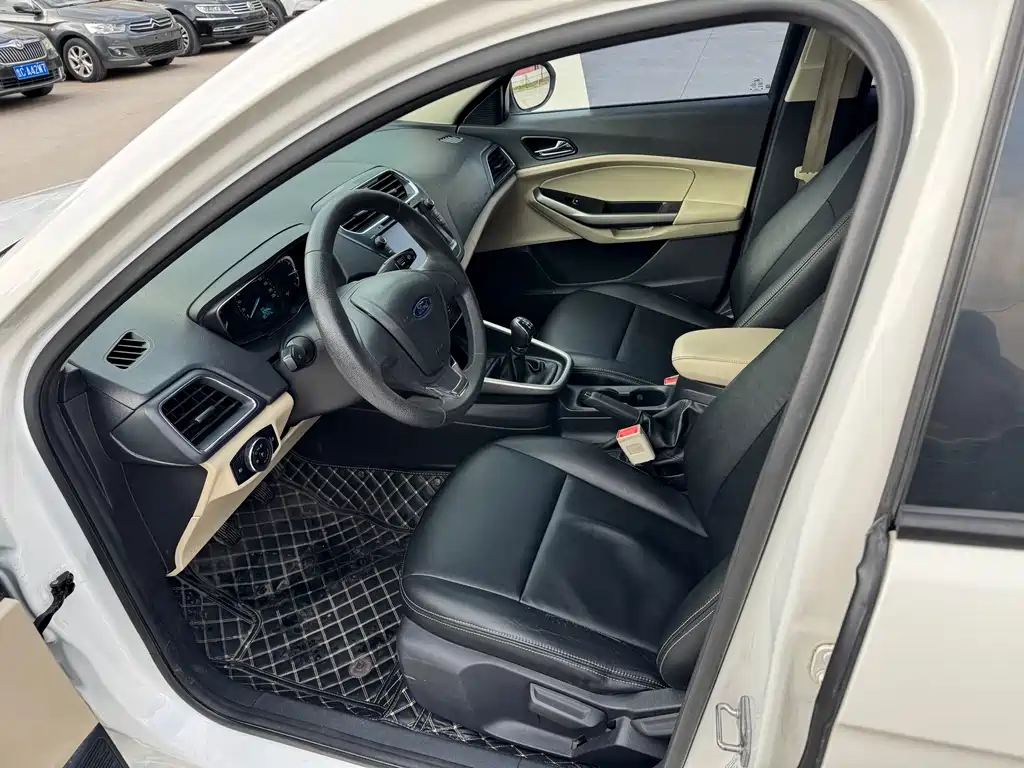 Escort 1.5 L Manual Comfort
