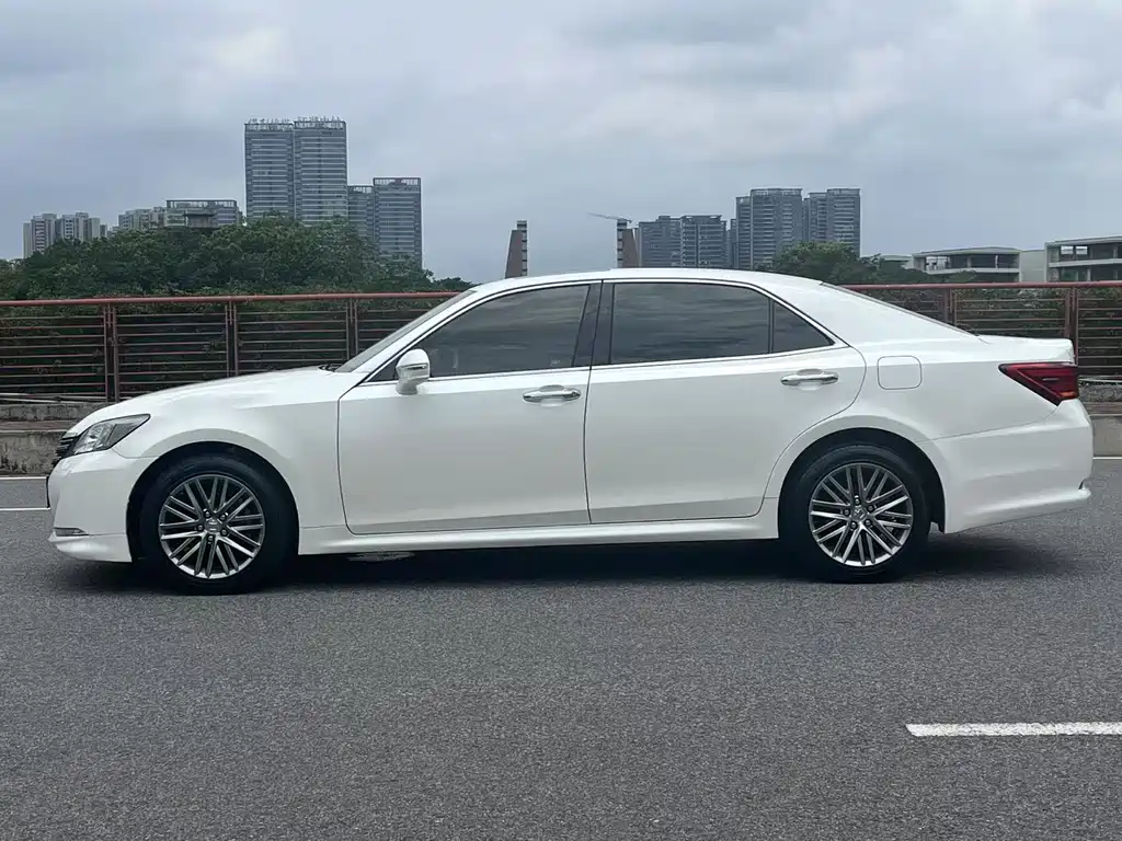 Crown 2.0 T Sport