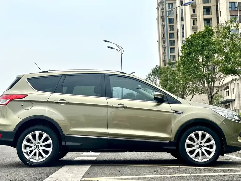 Ford Kuga 2.0 L GTDi 4 WD Elite