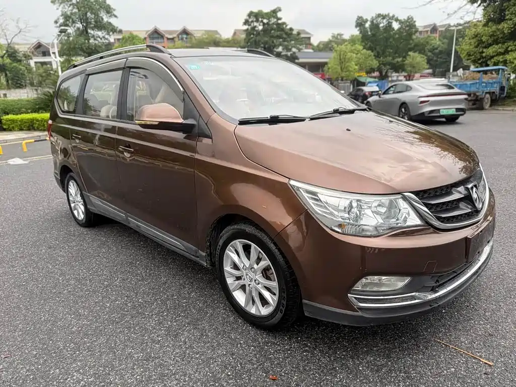 Baojun 730 1.5 T Manual Standard 7-seat