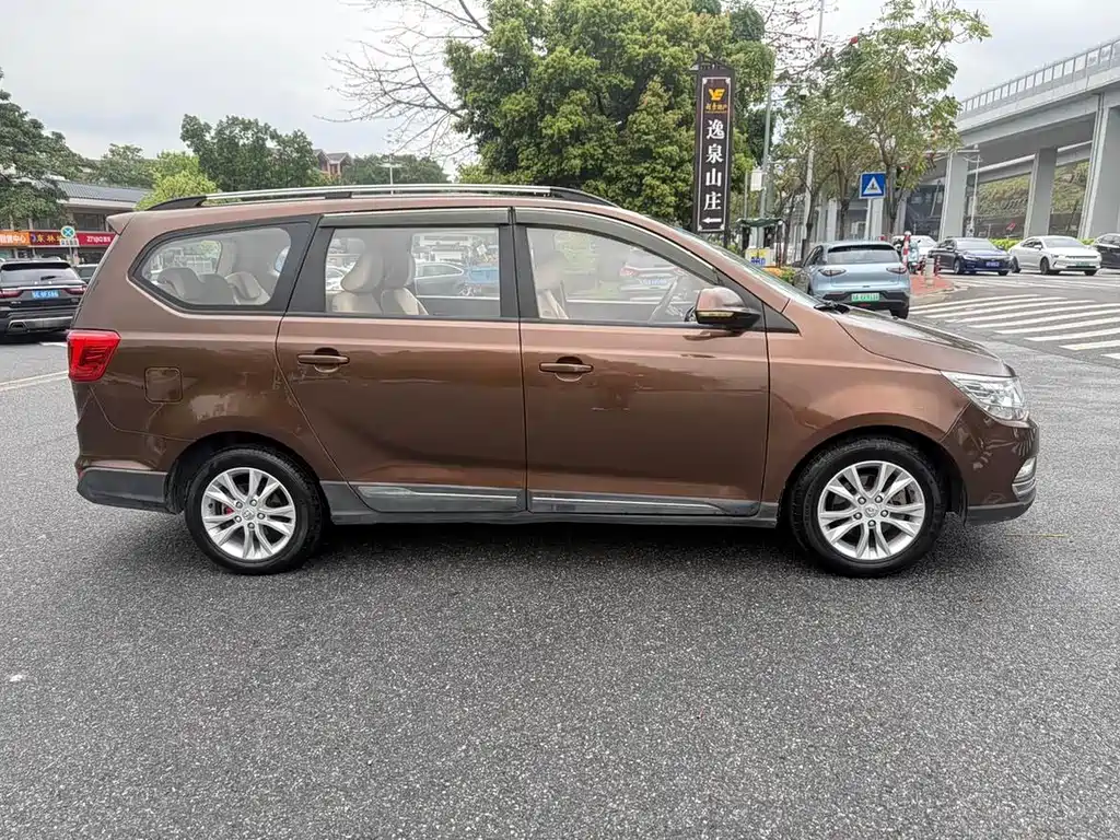 Baojun 730 1.5 T Manual Standard 7-seat