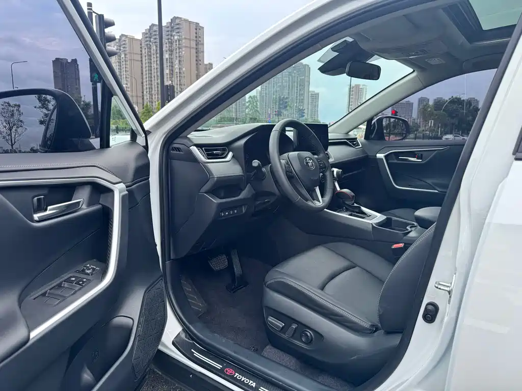 RAV4 2.0 L CVT 2 WD 20 Anniversary Platinum Commemorative