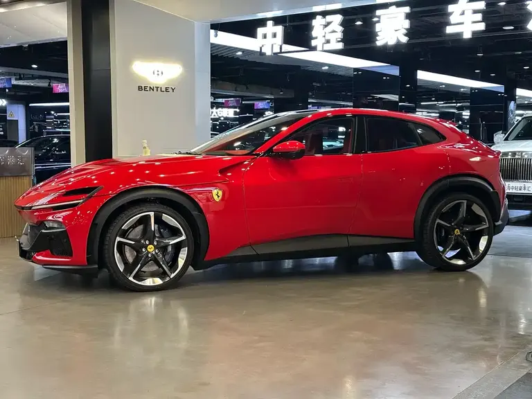 Ferrari Purosangue 6.5 L V12