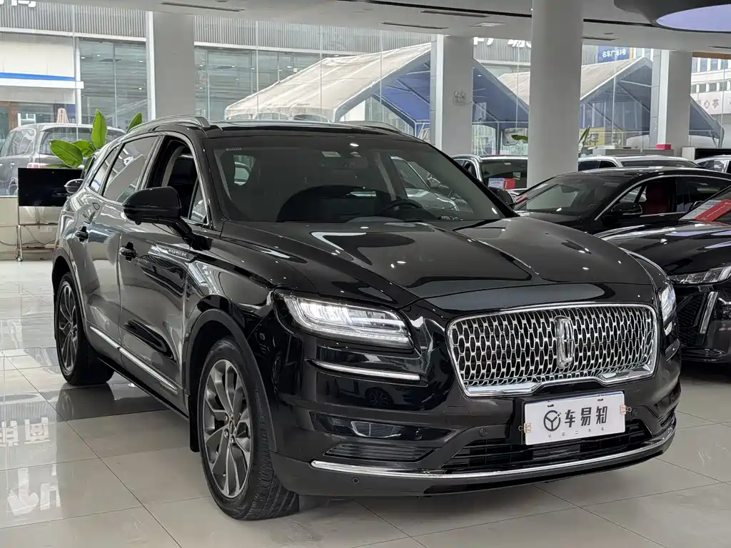 Nautilus 2.0 T 4 WD Premium