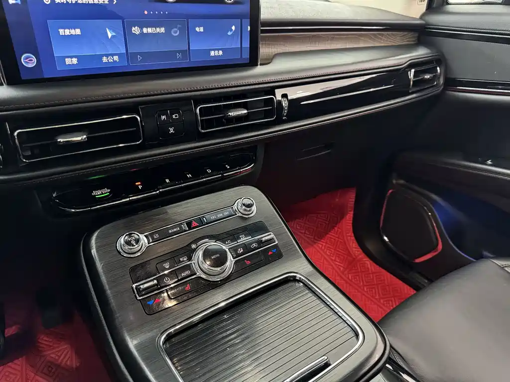 Nautilus 2.0 T 4 WD Premium