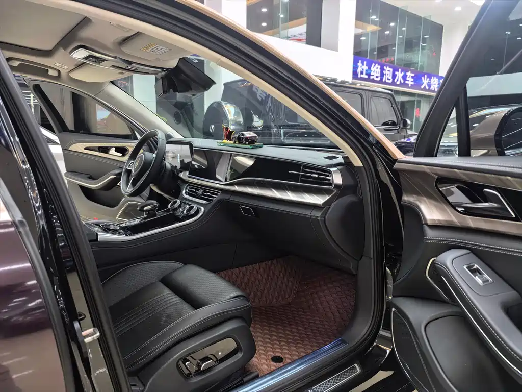 Hongqi H9 2.0 T Connected Flagship Enjoyment