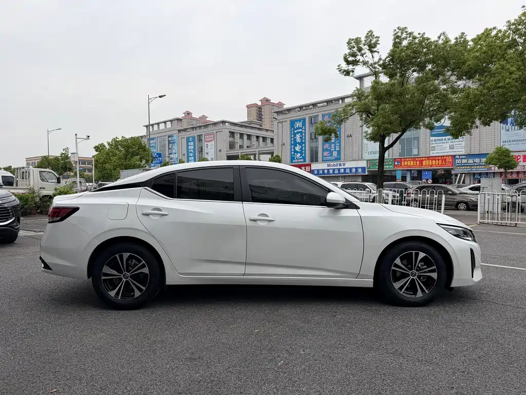 Sylphy 1.6 L CVT Joy