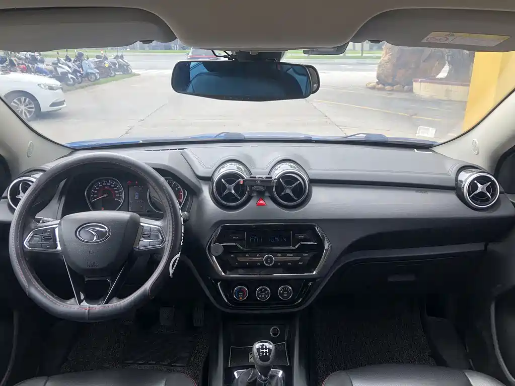 Soueast DX3 1.5 L Manual Luxury