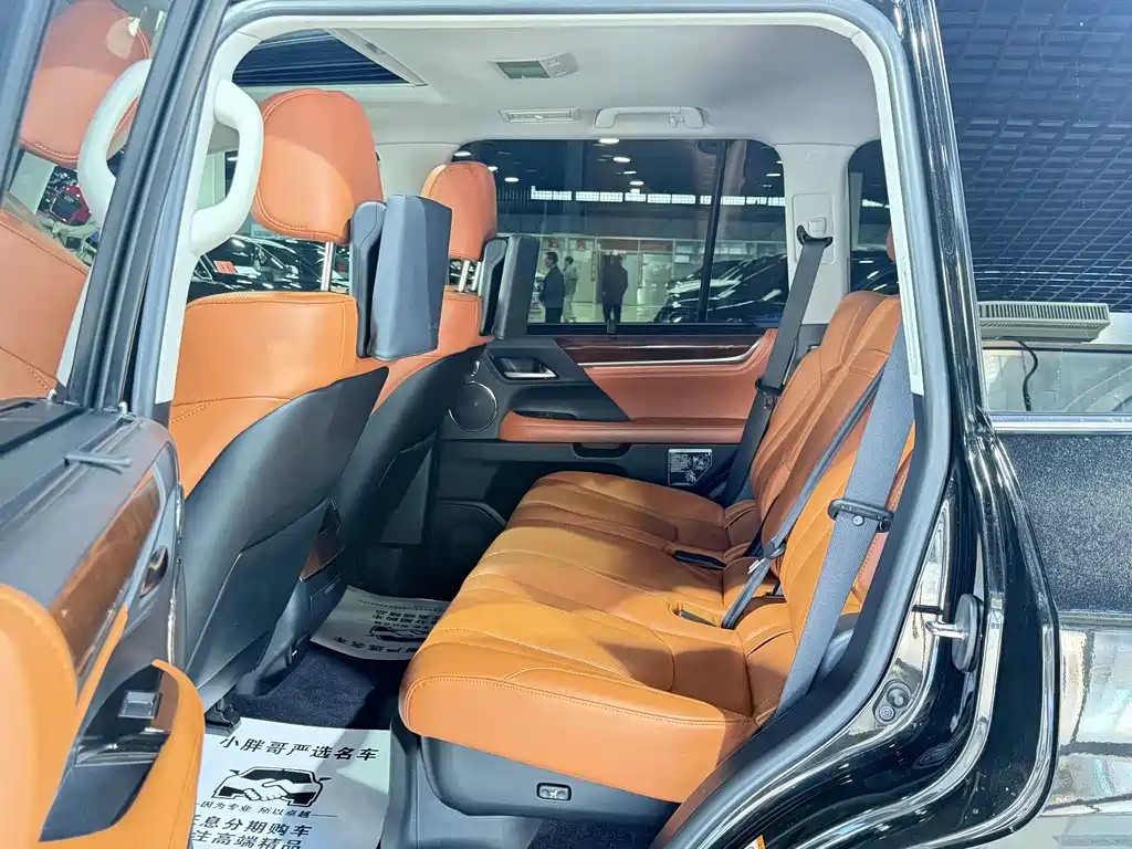 Lexus LX 570 Distinguished Luxury