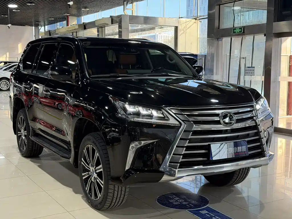 Lexus LX 570 Distinguished Luxury