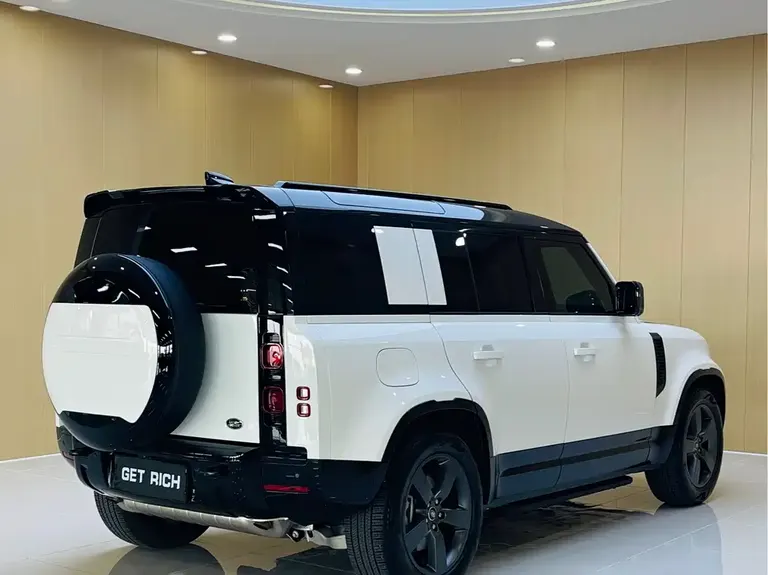 Land Rover Defender 110 3.0 T P400 X-Dynamic HSE