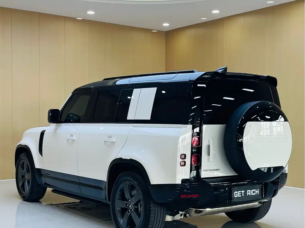 Land Rover Defender 110 3.0 T P400 X-Dynamic HSE