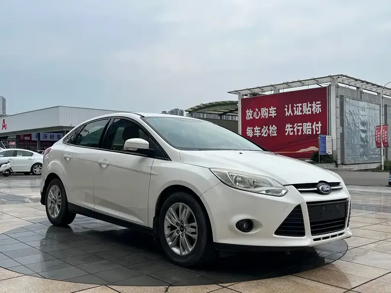 Ford Focus Sedan 1.6 L Auto Comfort