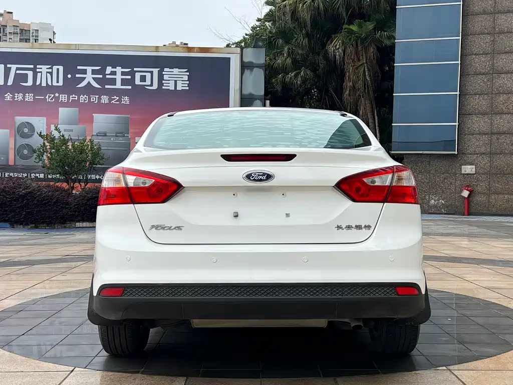 Focus Sedan 1.6 L Auto Comfort