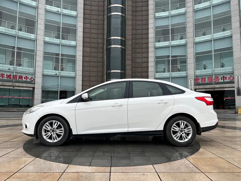 Focus Sedan 1.6 L Auto Comfort