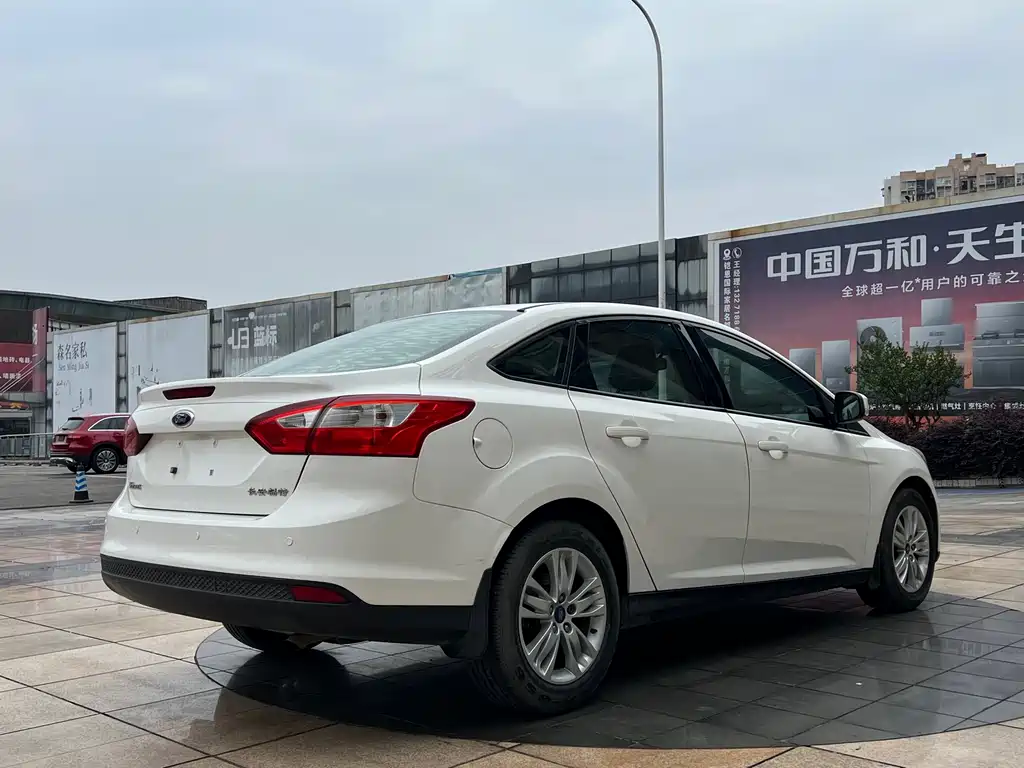 Focus Sedan 1.6 L Auto Comfort