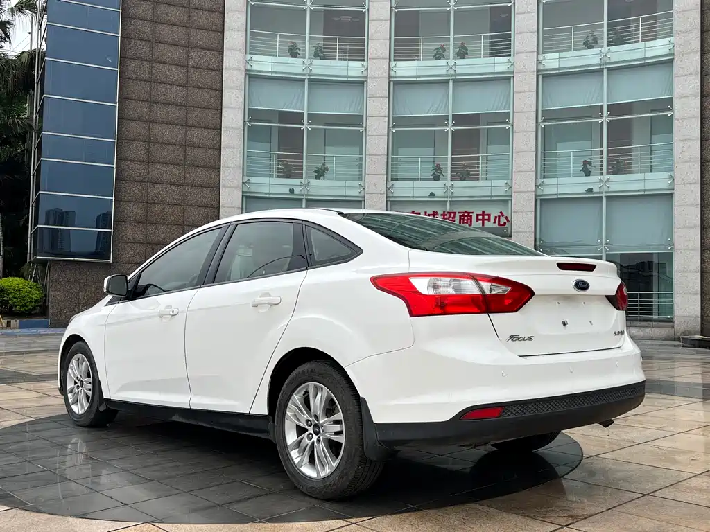 Focus Sedan 1.6 L Auto Comfort