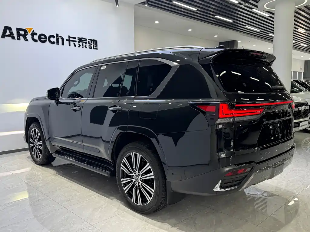 Lexus LX 700 h Territory
