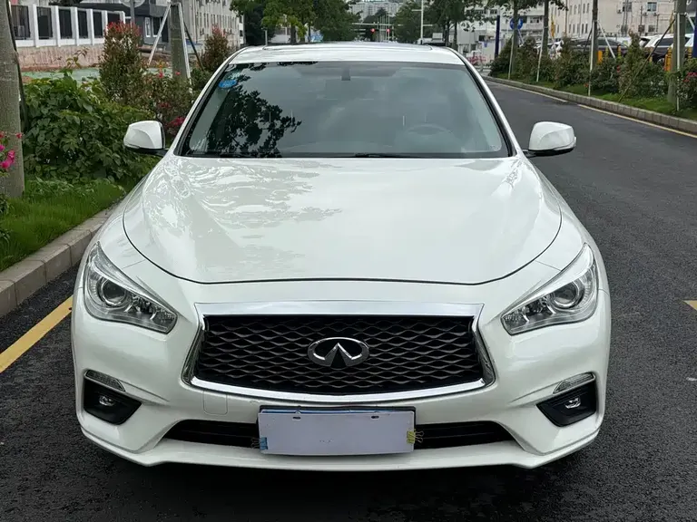 Infiniti Q50 L 2.0 T Comfort CN-VI