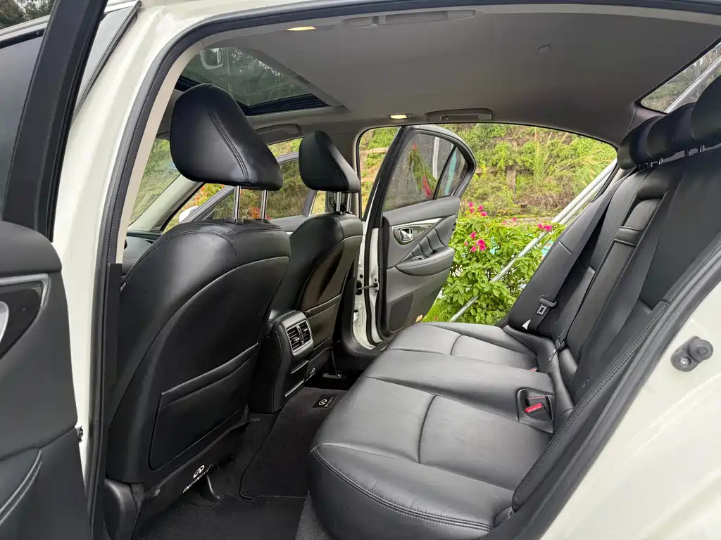 Infiniti Q50 L 2.0 T Comfort CN-VI