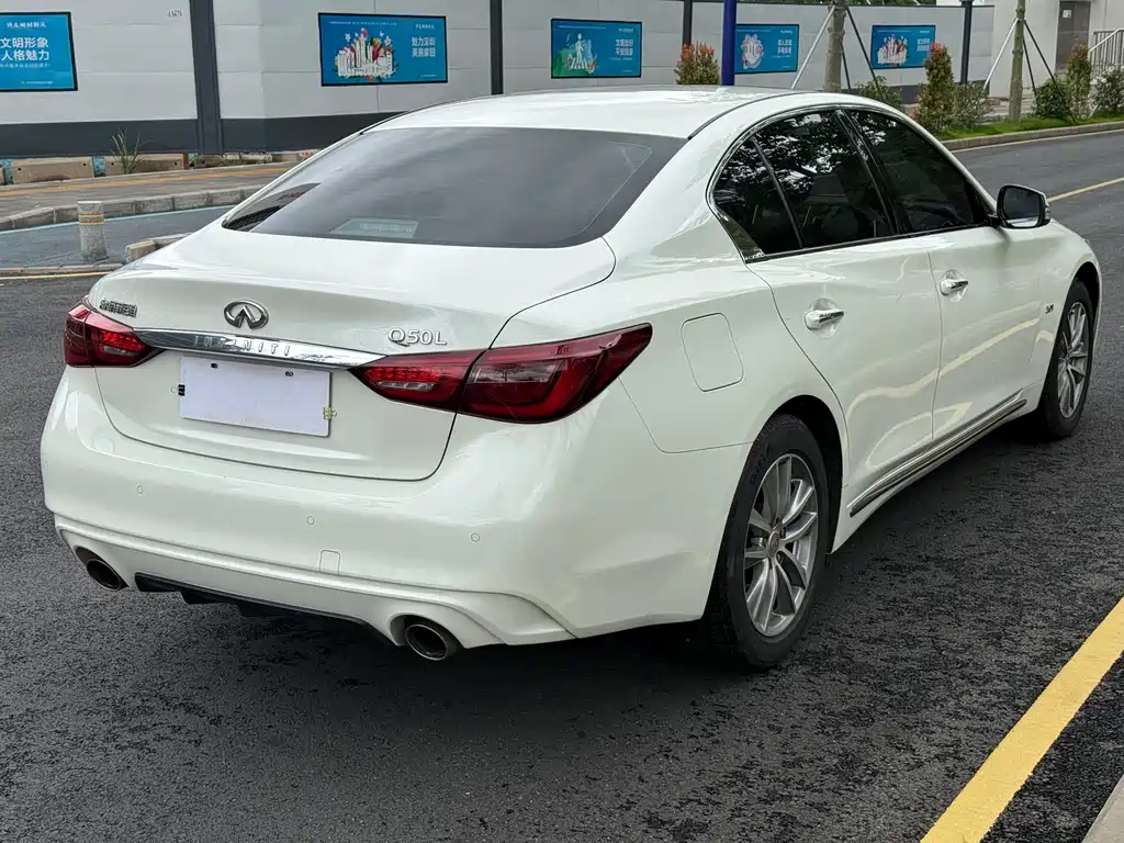 Infiniti Q50 L 2.0 T Comfort CN-VI