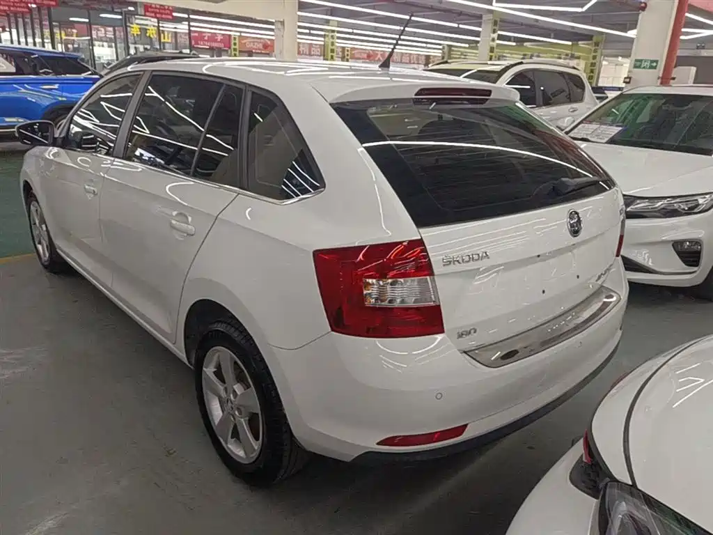 Rapid Spaceback 1.6 L Manual Comfort