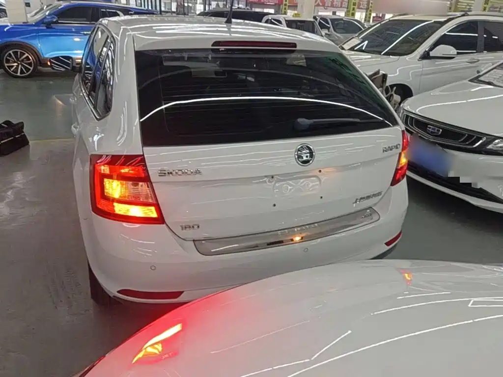 Rapid Spaceback 1.6 L Manual Comfort